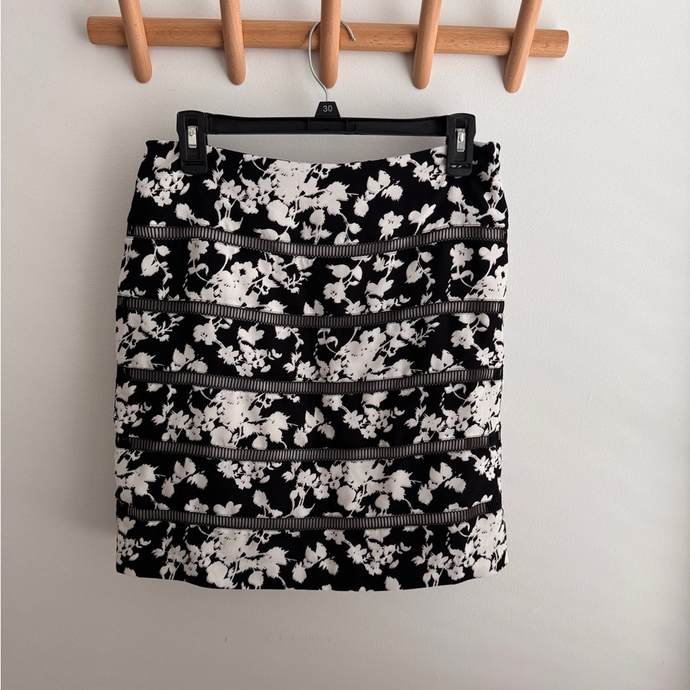 White House Black Market Black and White Floral Pencil Skirt